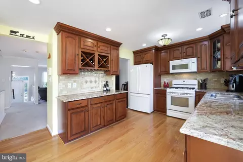Kitchen - 44003 Florence Ter, Ashburn, VA 20147 photo 3 of 4