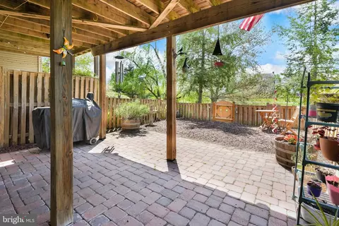 Exterior - 44003 Florence Ter, Ashburn, VA 20147 photo 7 of 10