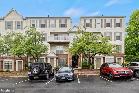 46994 Courtyard Sq #300, Sterling, VA 20164