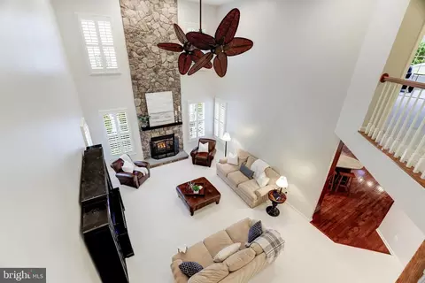 Living - 43897 Arborvitae Dr, Ashburn, VA 20147 photo 12 of 16