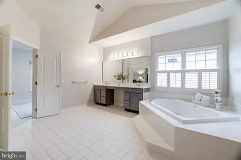 Bath - 43897 Arborvitae Dr, Ashburn, VA 20147 photo 2 of 7
