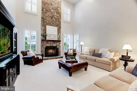 Living - 43897 Arborvitae Dr, Ashburn, VA 20147 photo 6 of 16