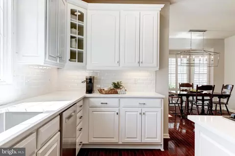 Kitchen - 43897 Arborvitae Dr, Ashburn, VA 20147 photo 5 of 7