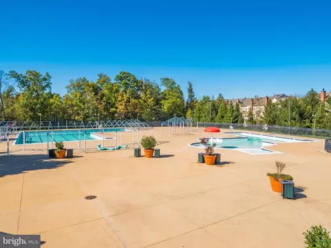 View/Area - 43897 Arborvitae Dr, Ashburn, VA 20147 photo 10 of 11