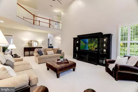 Living - 43897 Arborvitae Dr, Ashburn, VA 20147 photo 11 of 16