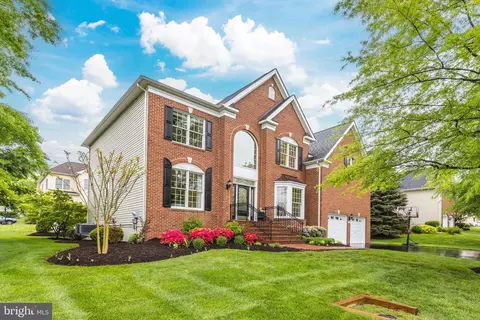 Exterior - 43897 Arborvitae Dr, Ashburn, VA 20147 photo 4 of 9