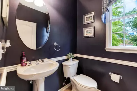 Bath - 43897 Arborvitae Dr, Ashburn, VA 20147 photo 1 of 7