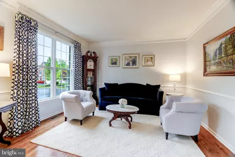 Living - 43897 Arborvitae Dr, Ashburn, VA 20147 photo 4 of 16