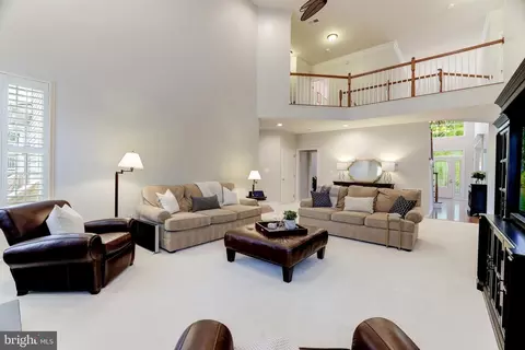 Living - 43897 Arborvitae Dr, Ashburn, VA 20147 photo 10 of 16