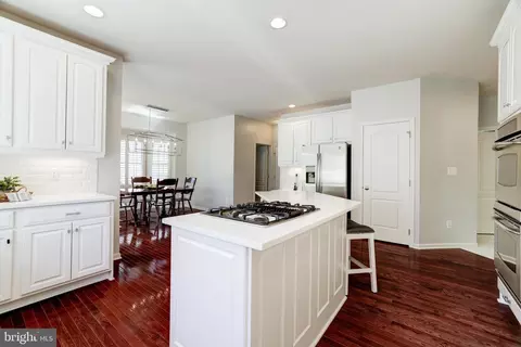 Kitchen - 43897 Arborvitae Dr, Ashburn, VA 20147 photo 4 of 7