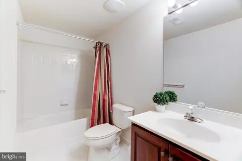 Bath - 43897 Arborvitae Dr, Ashburn, VA 20147 photo 7 of 7