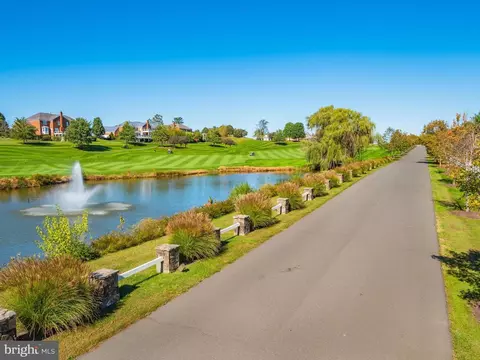 View/Area - 43897 Arborvitae Dr, Ashburn, VA 20147 photo 6 of 11