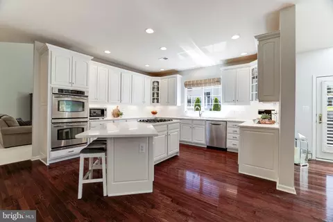 Kitchen - 43897 Arborvitae Dr, Ashburn, VA 20147 photo 2 of 7