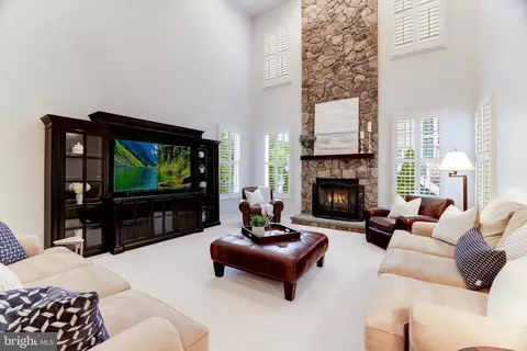 Living - 43897 Arborvitae Dr, Ashburn, VA 20147 photo 7 of 16