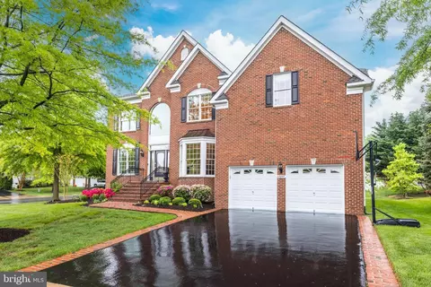 Exterior - 43897 Arborvitae Dr, Ashburn, VA 20147 photo 2 of 9