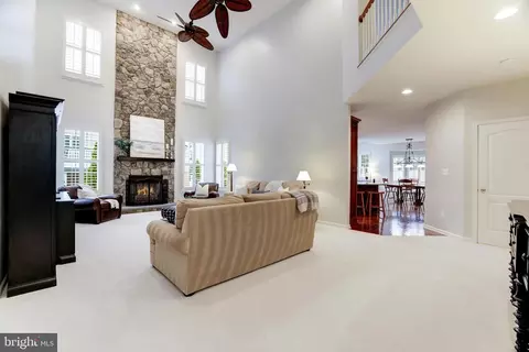 Living - 43897 Arborvitae Dr, Ashburn, VA 20147 photo 9 of 16