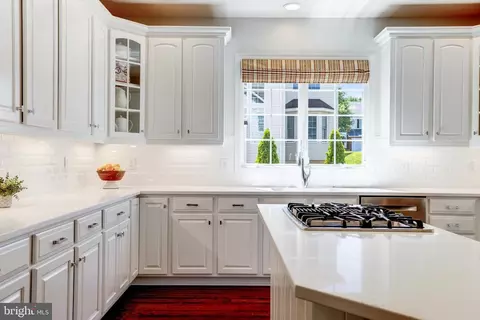 Kitchen - 43897 Arborvitae Dr, Ashburn, VA 20147 photo 3 of 7