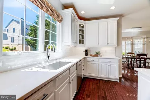 Kitchen - 43897 Arborvitae Dr, Ashburn, VA 20147 photo 6 of 7