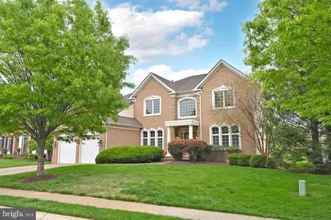 20291 Kiawah Island Dr, Ashburn, VA 20147