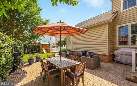 Exterior - 42485 Spring Splendor Dr, Brambleton, VA 20148 photo 5 of 8