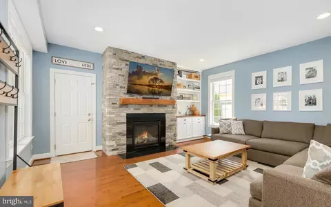 Living - 42485 Spring Splendor Dr, Brambleton, VA 20148 photo 4 of 10