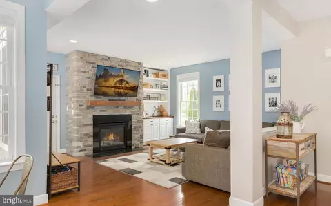 Living - 42485 Spring Splendor Dr, Brambleton, VA 20148 photo 7 of 10