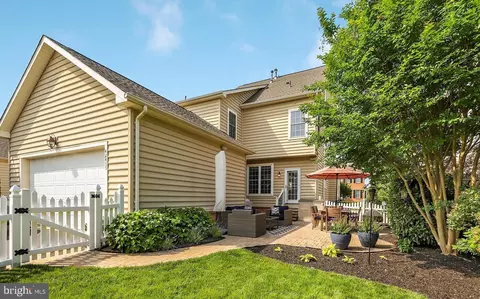 Exterior - 42485 Spring Splendor Dr, Brambleton, VA 20148 photo 4 of 8