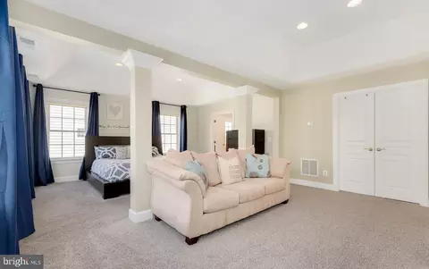 Living - 42485 Spring Splendor Dr, Brambleton, VA 20148 photo 9 of 10