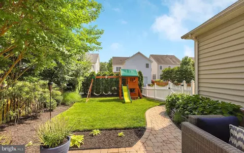 Exterior - 42485 Spring Splendor Dr, Brambleton, VA 20148 photo 3 of 8