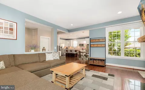 Living - 42485 Spring Splendor Dr, Brambleton, VA 20148 photo 6 of 10