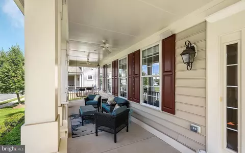 Exterior - 42485 Spring Splendor Dr, Brambleton, VA 20148 photo 2 of 8