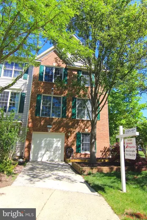 25567 Gwynneth Sq, Chantilly, VA 20152