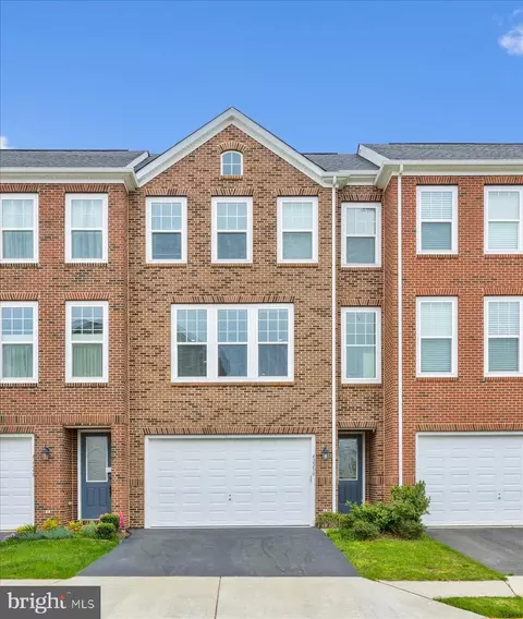 42250 Lancaster Woods Sq, Chantilly, VA 20152