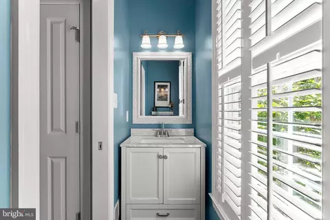 Bath - 22757 Highcrest Cir, Brambleton, VA 20148 photo 1 of 7