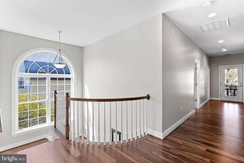 Entry Way - 22757 Highcrest Cir, Brambleton, VA 20148 photo 5 of 5