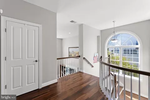 Entry Way - 22757 Highcrest Cir, Brambleton, VA 20148 photo 4 of 5