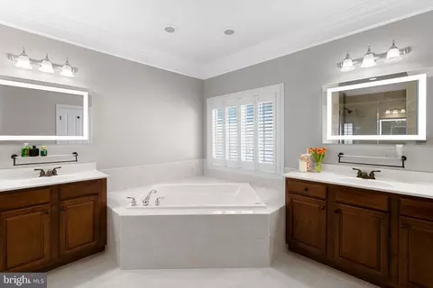 Bath - 22757 Highcrest Cir, Brambleton, VA 20148 photo 3 of 7