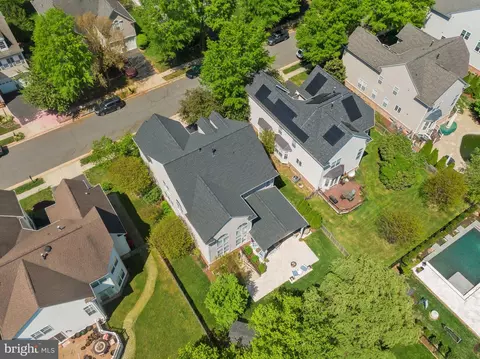 Exterior - 22757 Highcrest Cir, Brambleton, VA 20148 photo 14 of 15