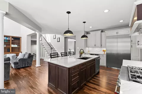 Kitchen - 22757 Highcrest Cir, Brambleton, VA 20148 photo 6 of 9
