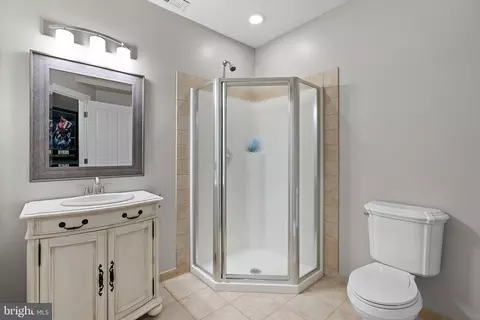 Bath - 22757 Highcrest Cir, Brambleton, VA 20148 photo 7 of 7