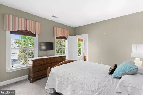 Bedroom - 22757 Highcrest Cir, Brambleton, VA 20148 photo 8 of 10