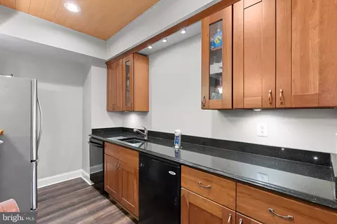 Kitchen - 22757 Highcrest Cir, Brambleton, VA 20148 photo 9 of 9