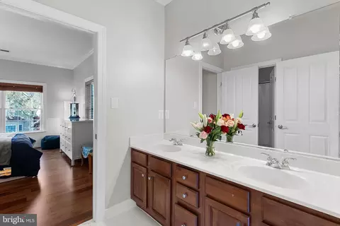 Bath - 22757 Highcrest Cir, Brambleton, VA 20148 photo 5 of 7