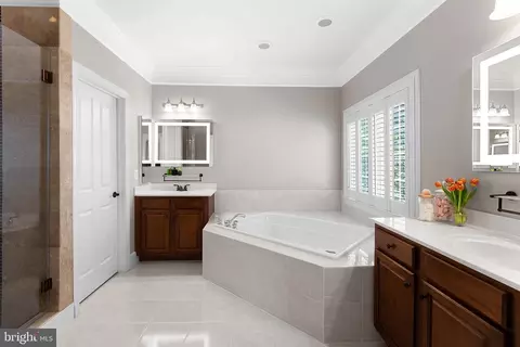 Bath - 22757 Highcrest Cir, Brambleton, VA 20148 photo 2 of 7