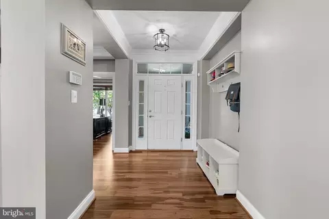 Entry Way - 22757 Highcrest Cir, Brambleton, VA 20148 photo 2 of 5