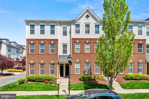19442 Promenade Dr, Leesburg, VA 20176