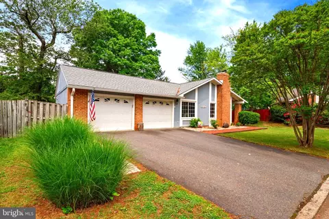18 Thrush Rd, Sterling, VA 20164 photo 2
