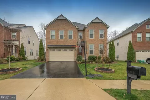 42385 Leeds Field Dr, Chantilly, VA 20152