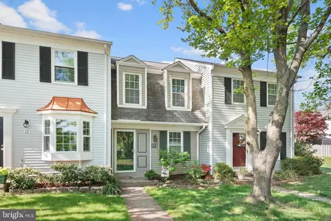 15 Dulany Ct, Sterling, VA 20165