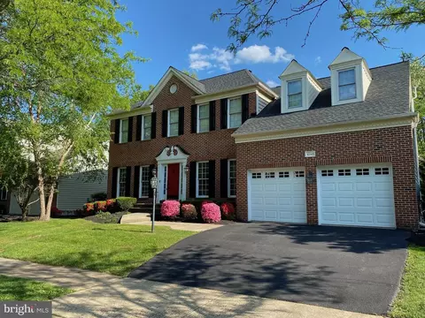 43345 Royal Burkedale St, Chantilly, VA 20152